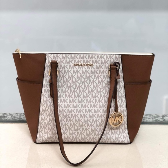 Michael Kors Charlotte Large Leather Top-Zip Tote Bag in Vanilla Acorn / Gold - Picture 4 of 7